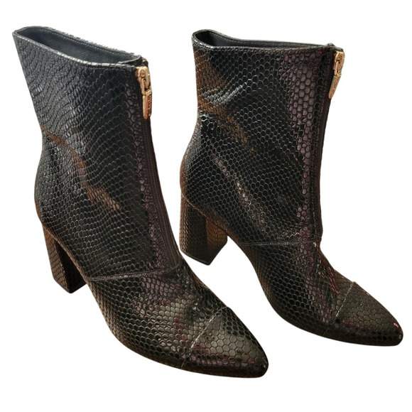 Clarks Laina 85 Black Reptile Snake Embossed Patent Leather Boots Women Size 9.5 - Picture 1 of 12